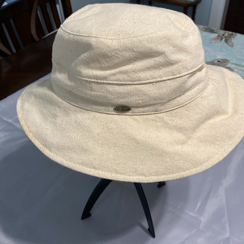 Scala Cream Textured Hat